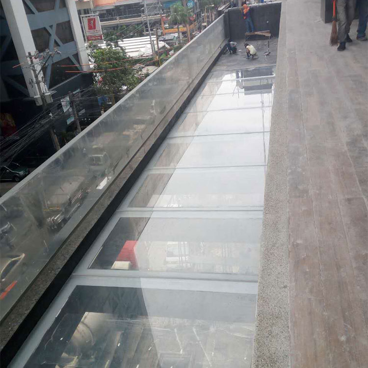 Instalaci&oacute;n de piscina acr&iacute;lica - Leyu