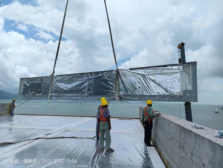 Equipo de instalaci&oacute;n de l&aacute;minas acr&iacute;licas Leyu.
