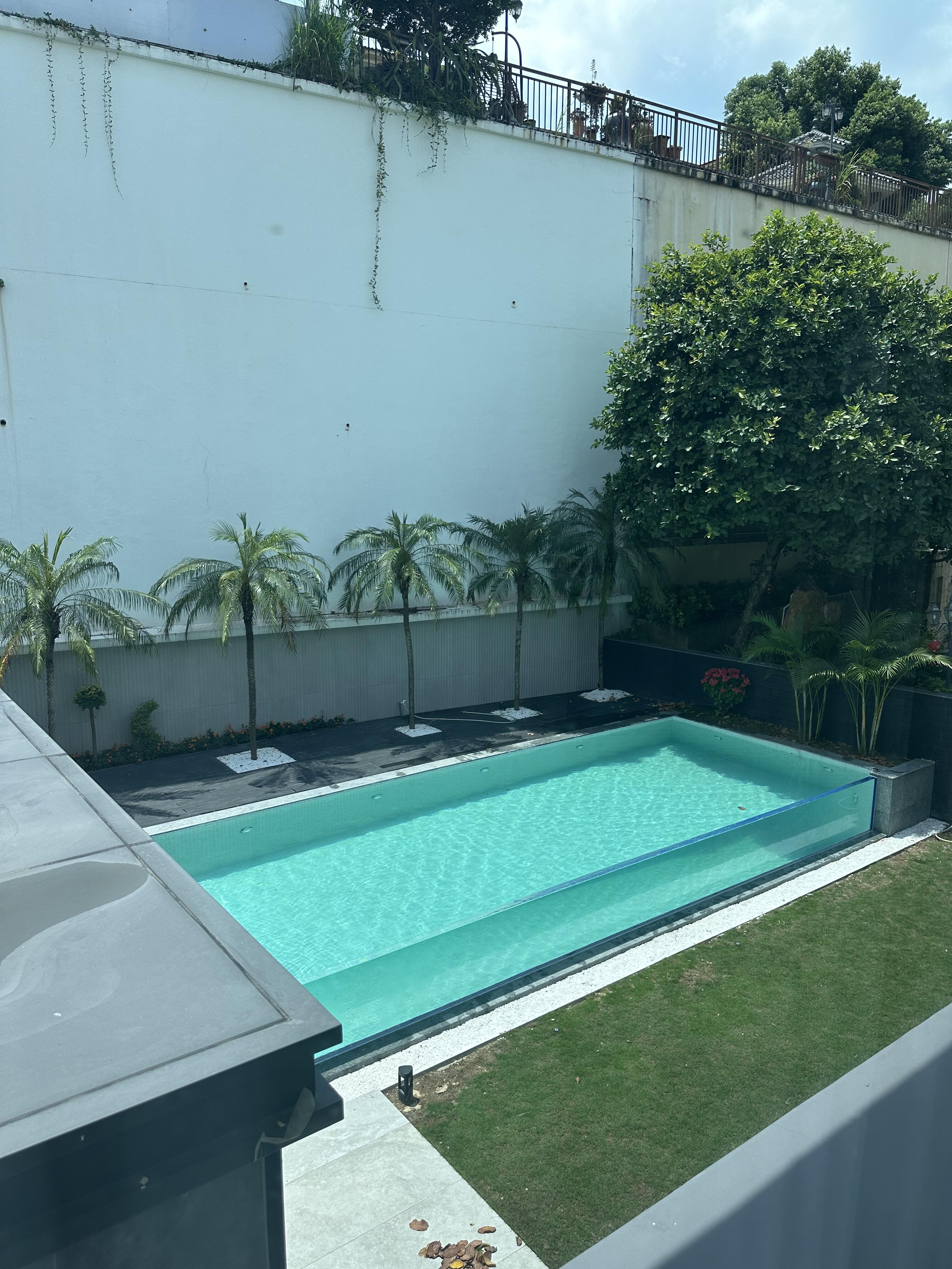 Piscina acr&iacute;lica - instalaci&oacute;n LEYU