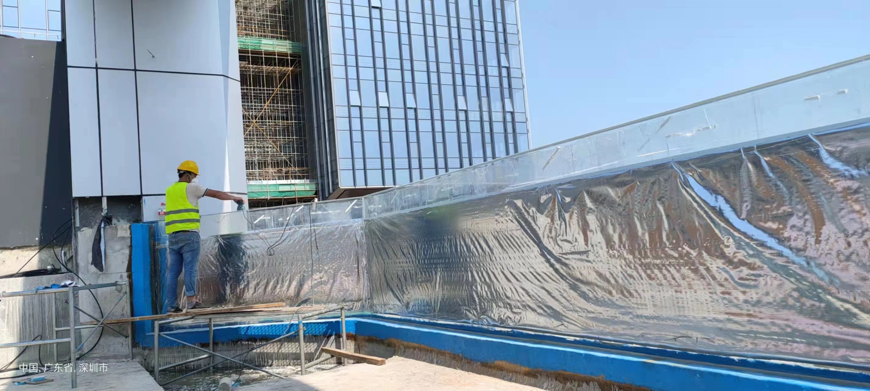 Piscina acr&iacute;lica - instalaci&oacute;n LEYU