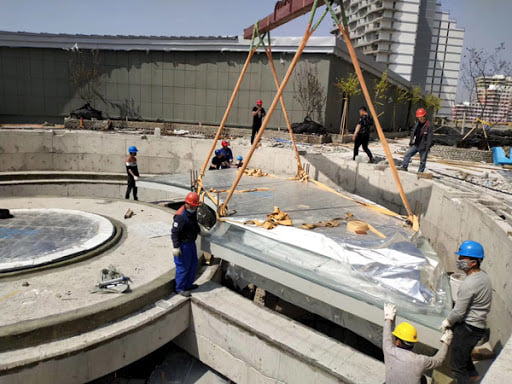 Dise&ntilde;o de piscina acr&iacute;lica.