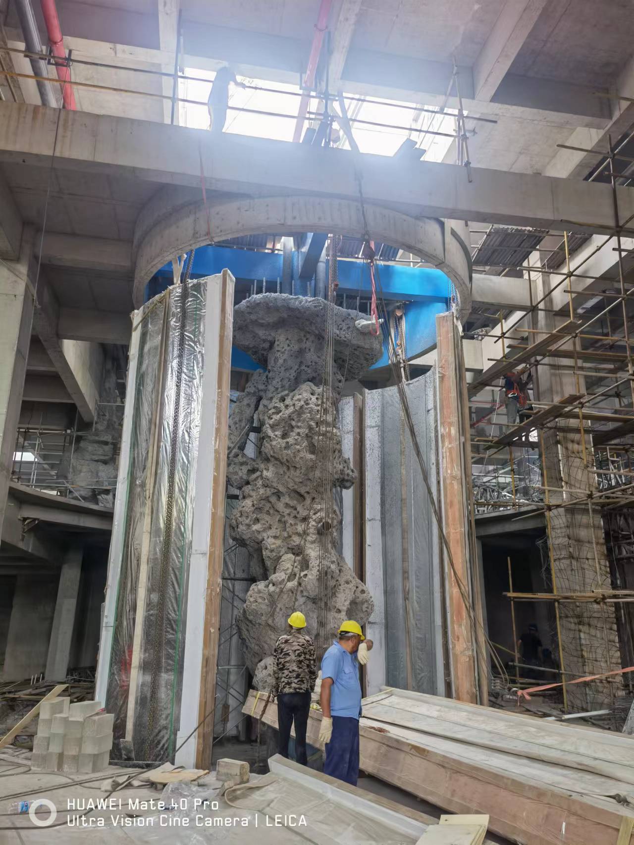 Acuario cil&iacute;ndrico de acr&iacute;lico - instalaci&oacute;n 