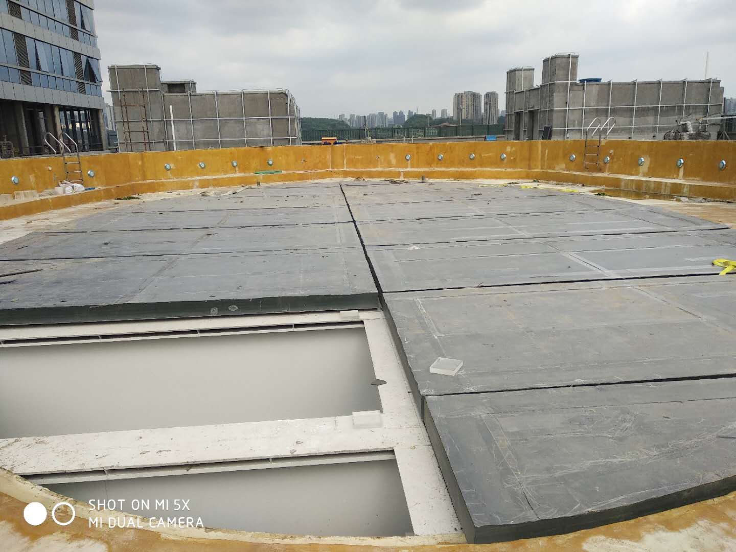 Piscina acr&iacute;lica - instalaci&oacute;n LEYU