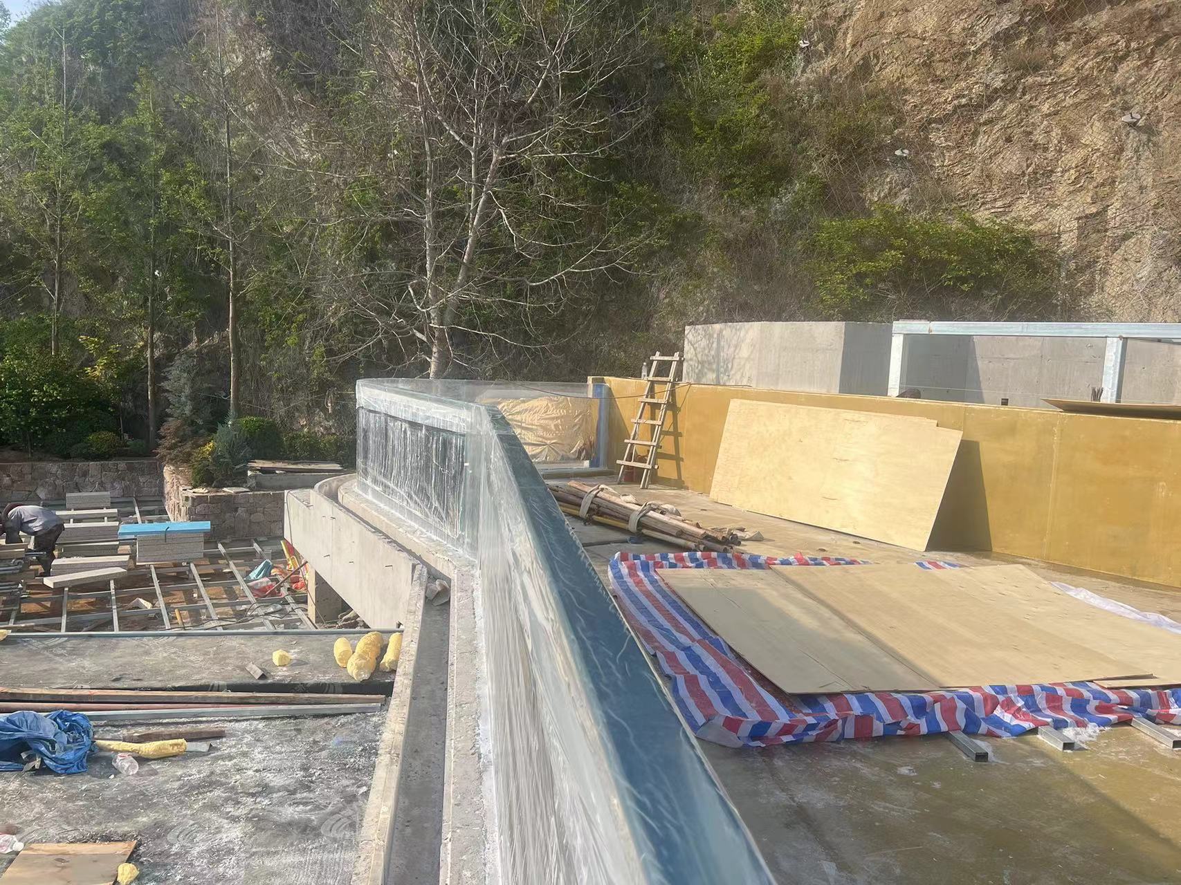Piscina acr&iacute;lica - instalaci&oacute;n LEYU