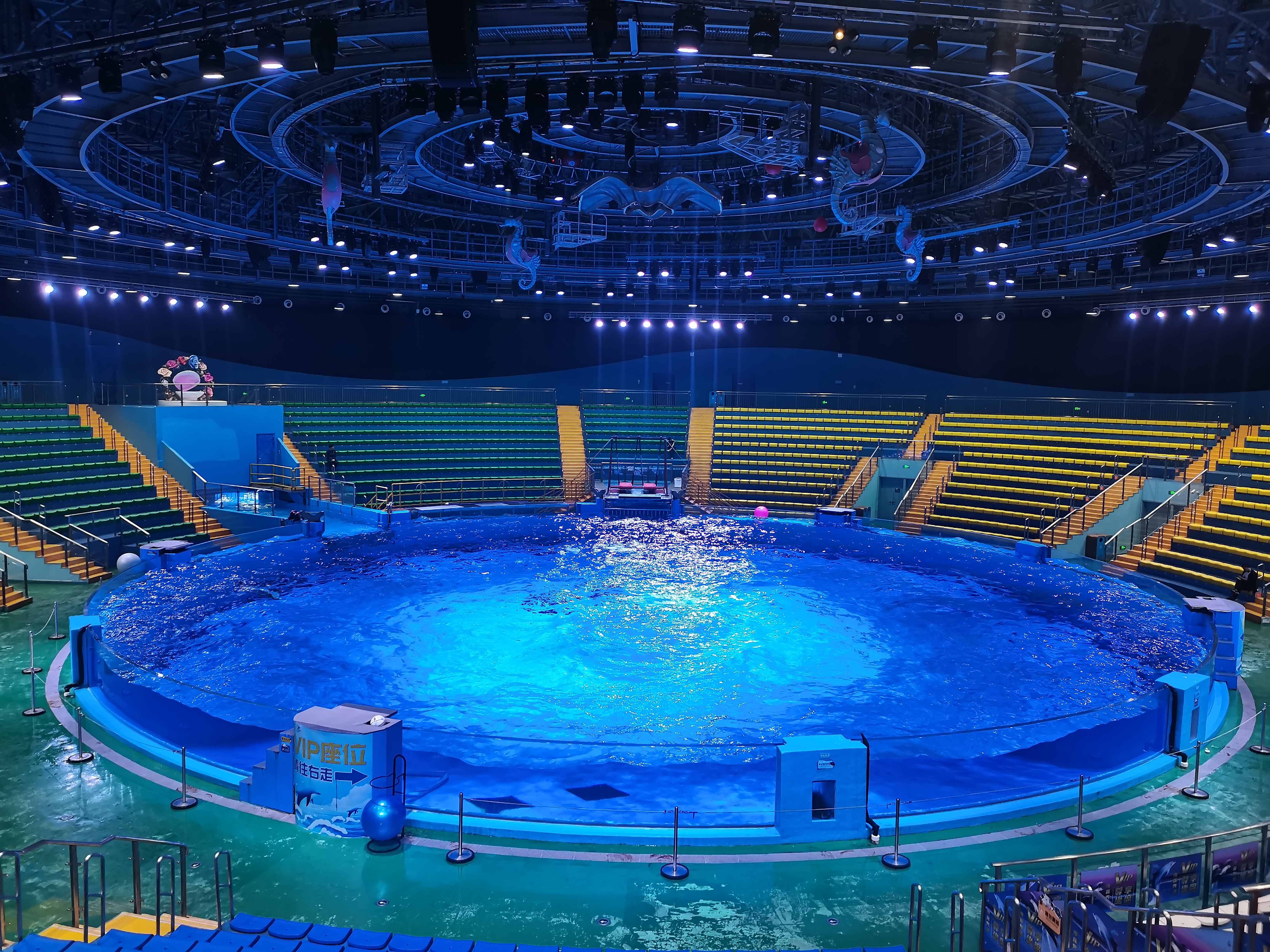 l&aacute;mina acr&iacute;lica para acuario
