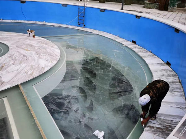 Dise&ntilde;o de piscina acr&iacute;lica.
