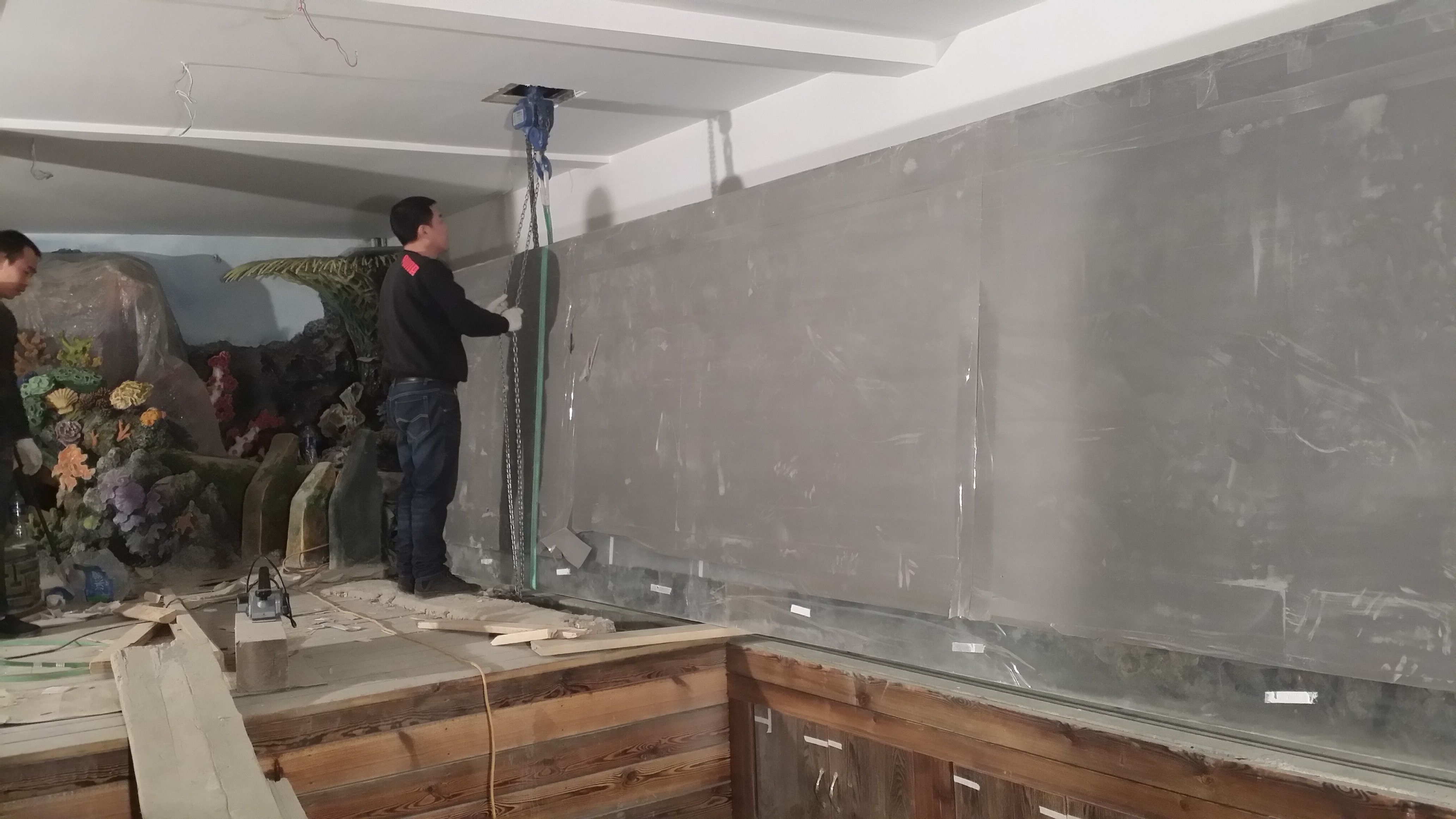 Pecera acr&iacute;lica personalizada - Instalaci&oacute;n