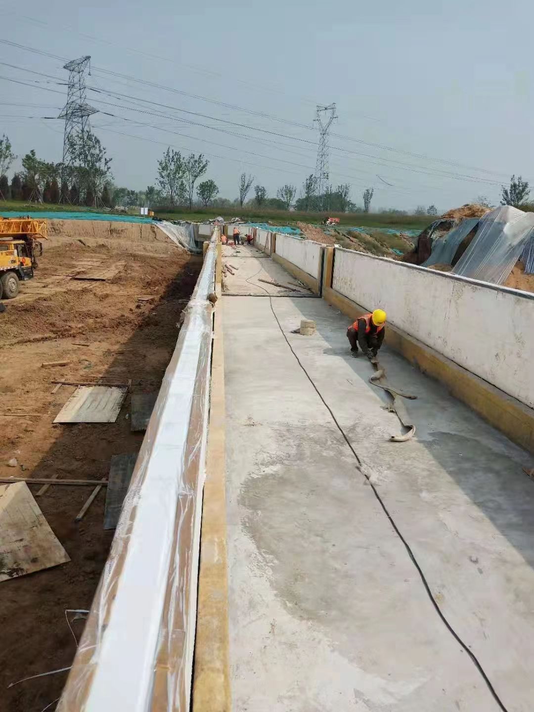 Piscina acr&iacute;lica - instalaci&oacute;n LEYU