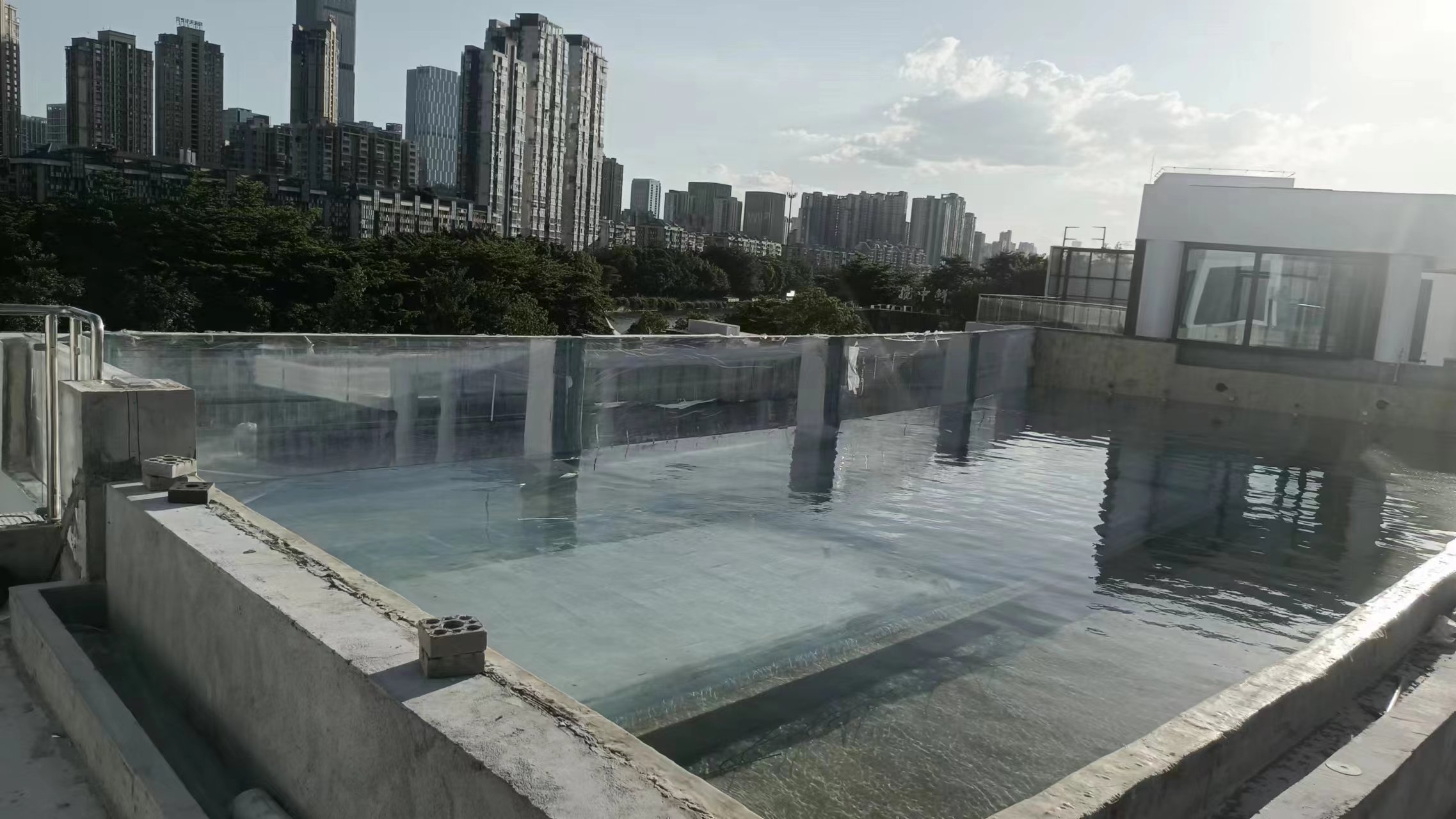 Piscina acr&iacute;lica - instalaci&oacute;n