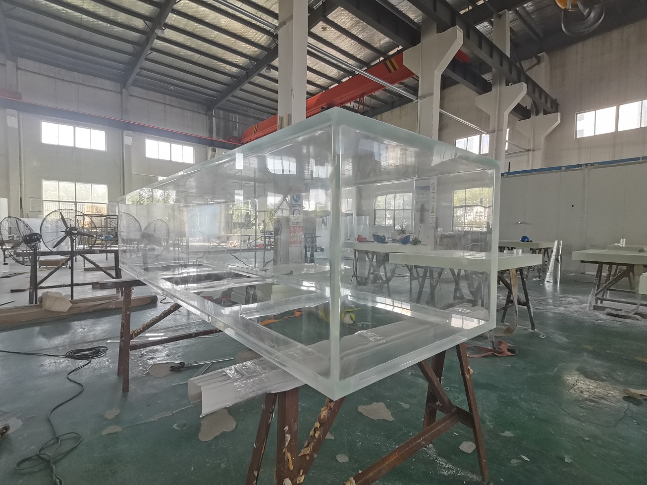 Fabricantes y constructores profesionales de acuarios acrílicos personalizados - Leyu 