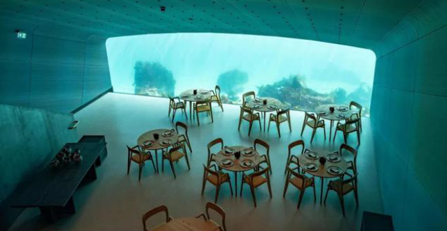 El clásico restaurante con fuente de agua acrílica de Maldivas - Under restaurant