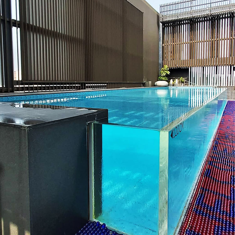 Pared acrílica para piscinas: una nueva tendencia en decoración de piscinas