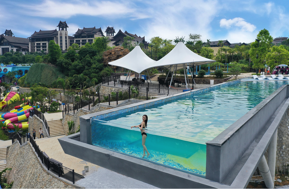 Pista de baile con cubierta acrílica para piscinas: una combinación perfecta de elegancia y funcionalidad